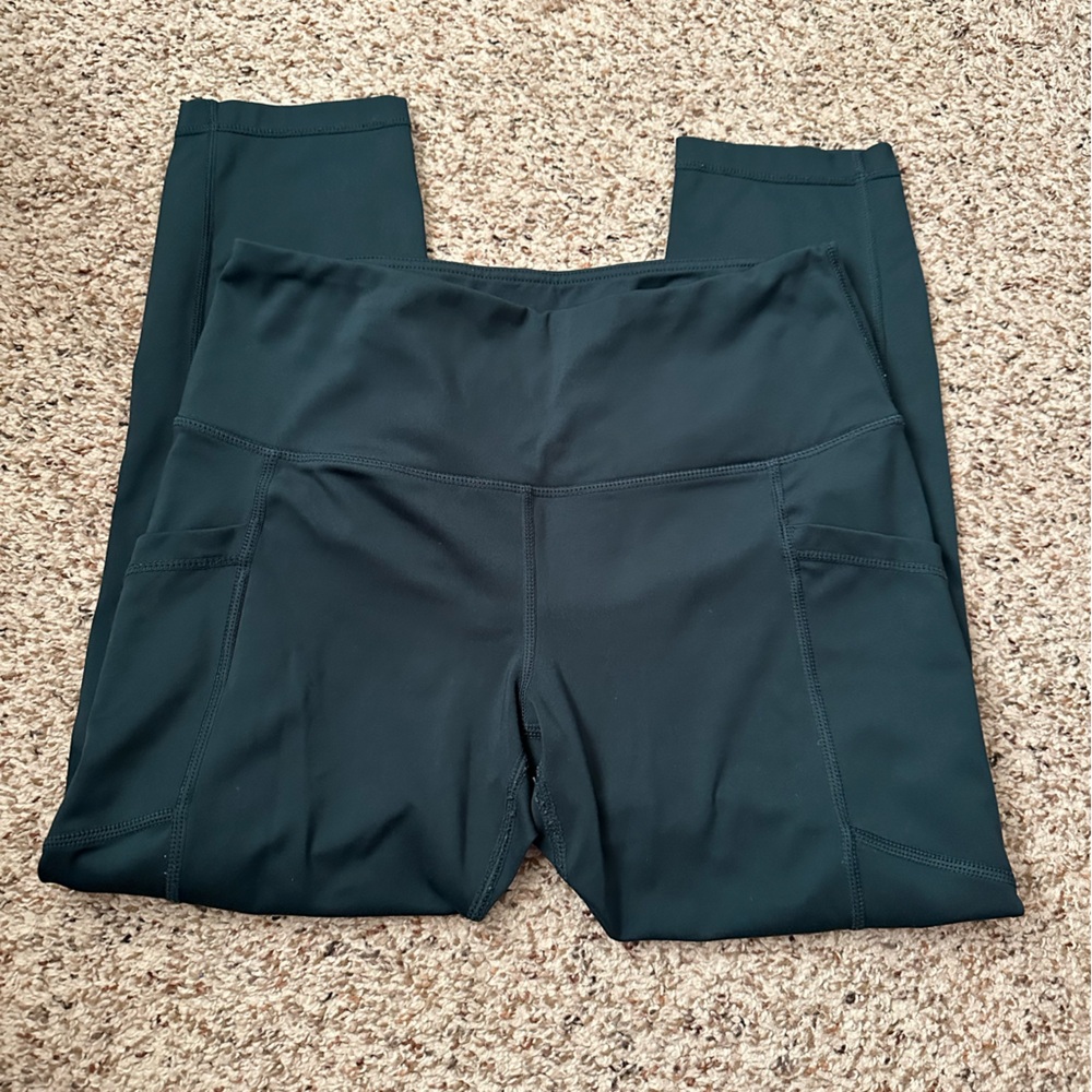 Cropped green/blue leggings.
